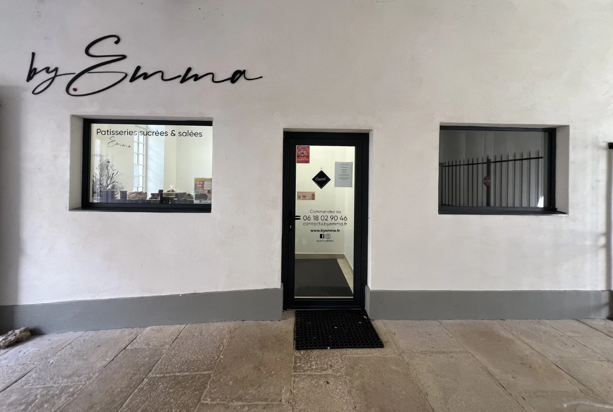 Une photo de la devanture de By Emma